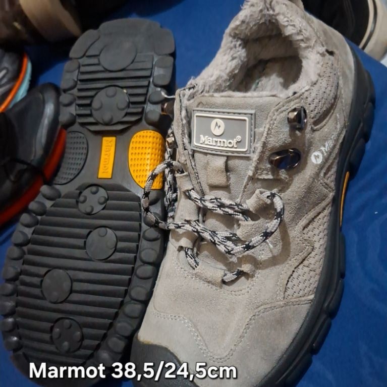 Sepatu Outdoor Marmot Abu-Abu Ukuran 38,5cm mulus