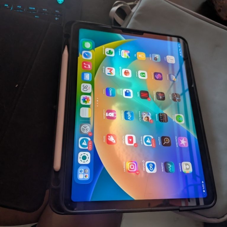 iPad air 5 M1 second layar sedow dikit 64gb