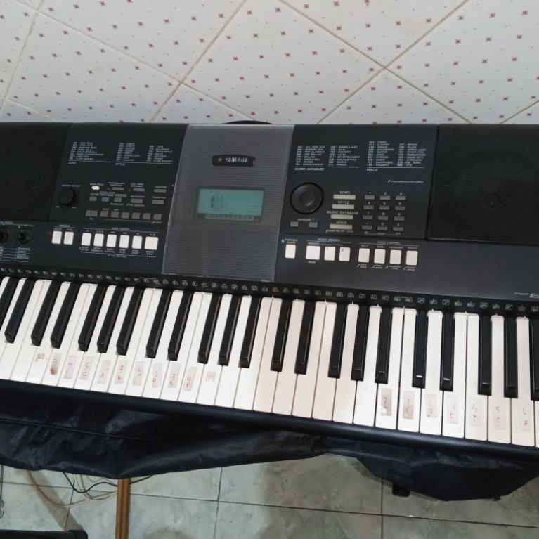 Keyboard Yamaha PSR E423