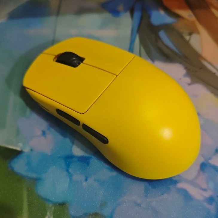 Scyrox v8 Yellow