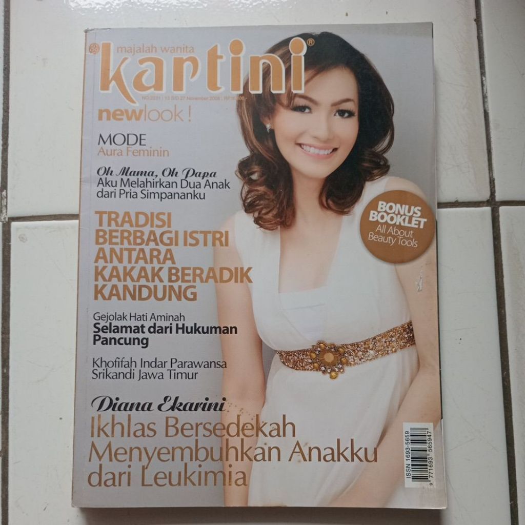 MAJALAH WANITA FEMINA november 2008 (bekas)