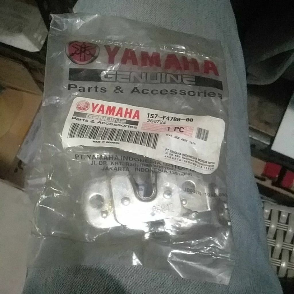 Seat lock Assy pengunci jok Vega R new Original Yamaha Genuine part 1S7-F4780-00