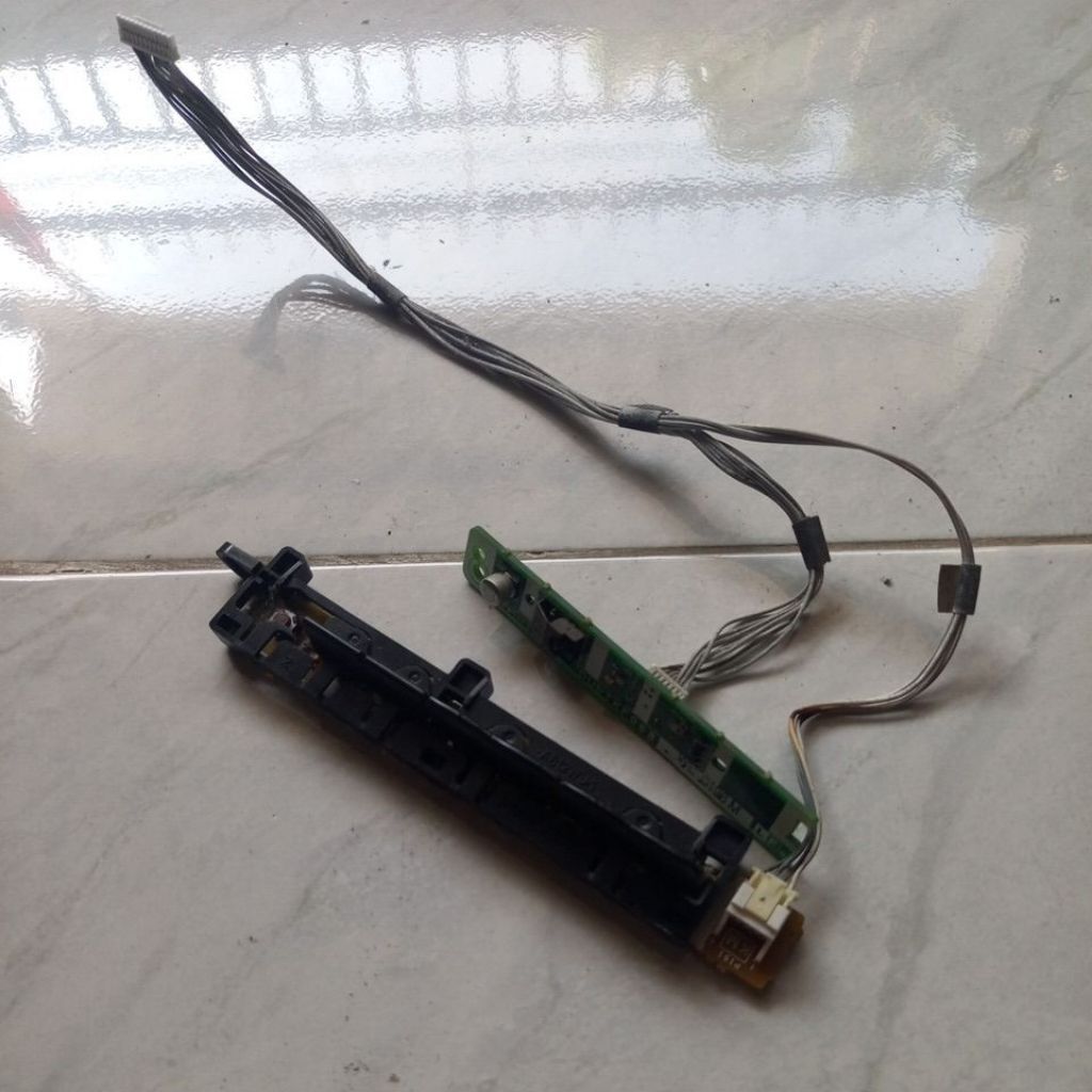 Sepasang Modul Panel TV LCD Sharp AQuos 32 inch