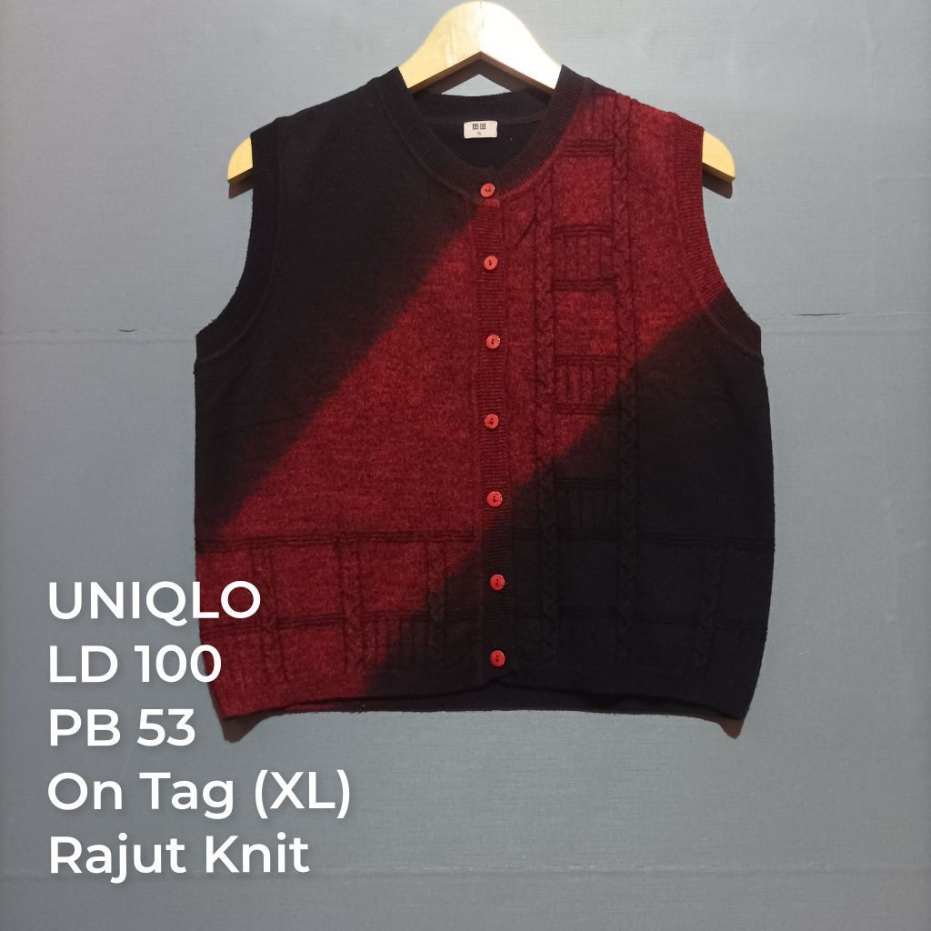 Atasan Rajut Knit UNIQLO Second Brand PL