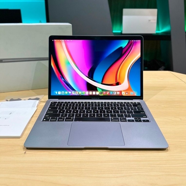 MacBook Air M1 — Apple M1 Chip I 8GB I 256GB