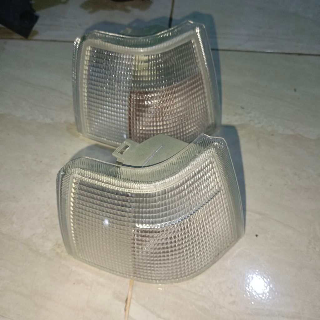 LAMPU SEIN SAMPING DEPAN VOLVO 960