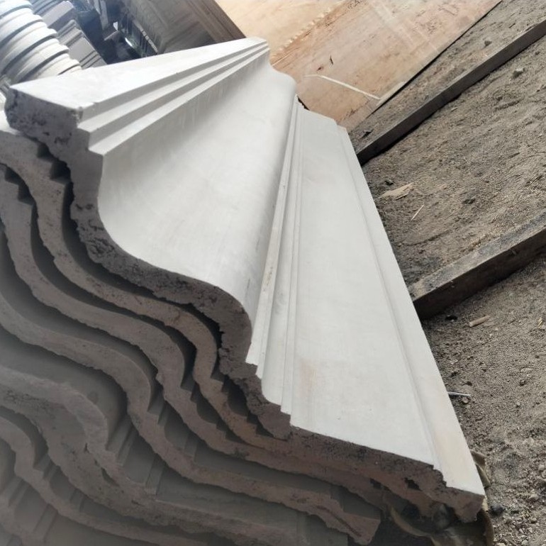 RISBANG/LISTPLANG TERBUAT DARI BETON (UKURAN 200×50)
