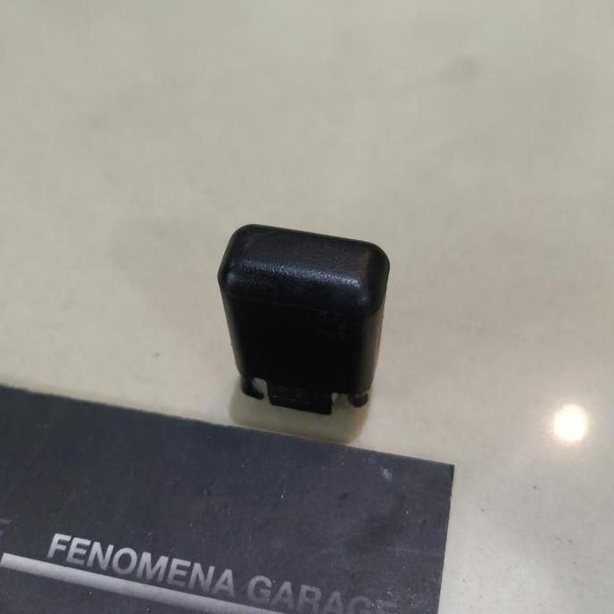 ORIGINAL BMW E38 DOOR PIN BARU