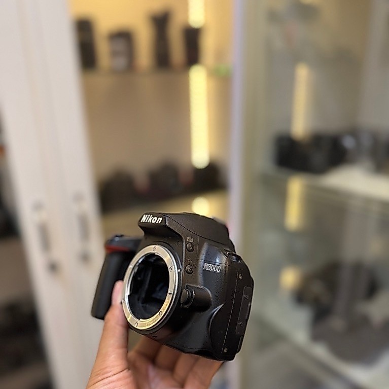 NIKON D3000 BODI
