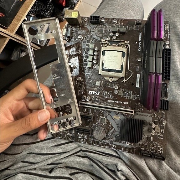 MOBO H310M + I7 8700 + RAM 8GB (4x2) 2400mhz hijau