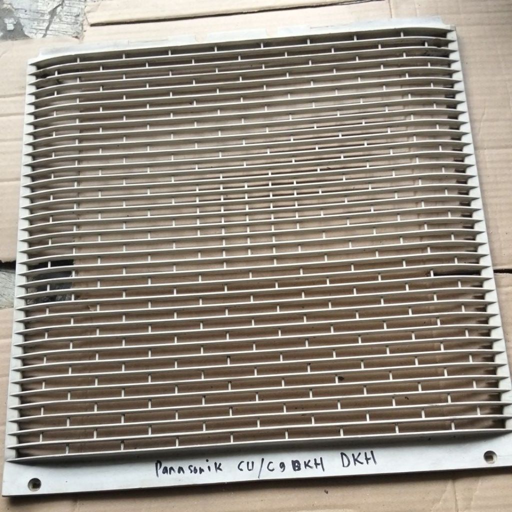 kisi kisi tutup outdoor AC panasonik R22 CU/C9DKH