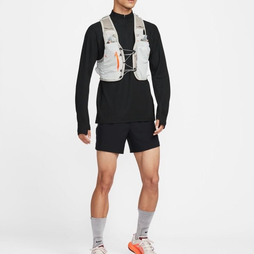 HYDROPACK NIKE ACG GOAT PACK VEST 5L – GREY FOG / SAFETY ORANGETRAIL RUNNING | HYDRATION VEST | GORP