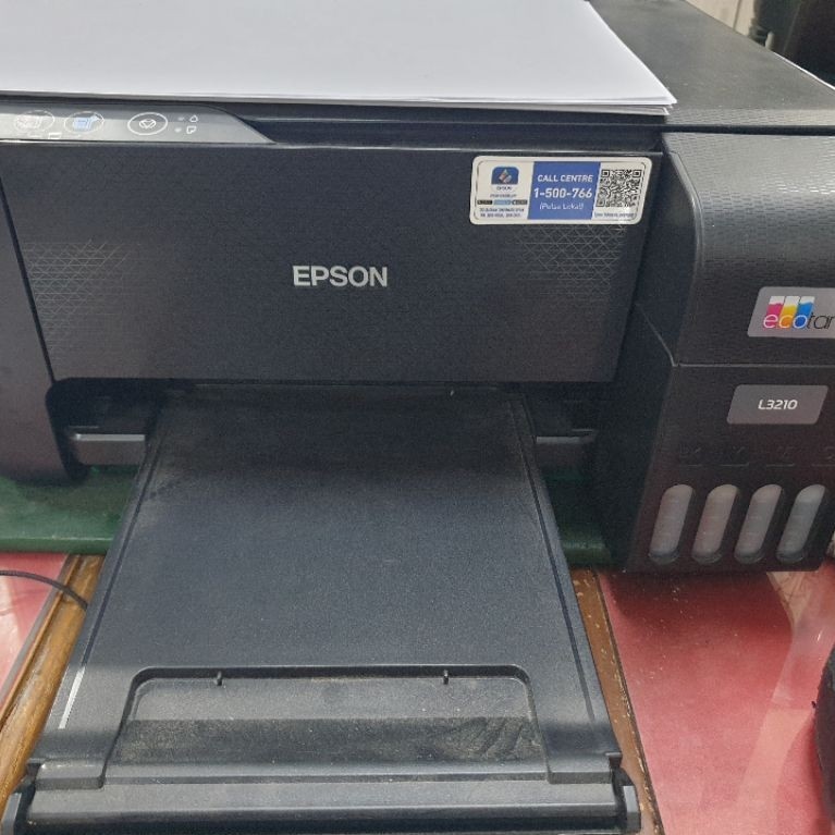 Printer Epson EcoTank L3210 warna hitam dengan tangki tinta depan