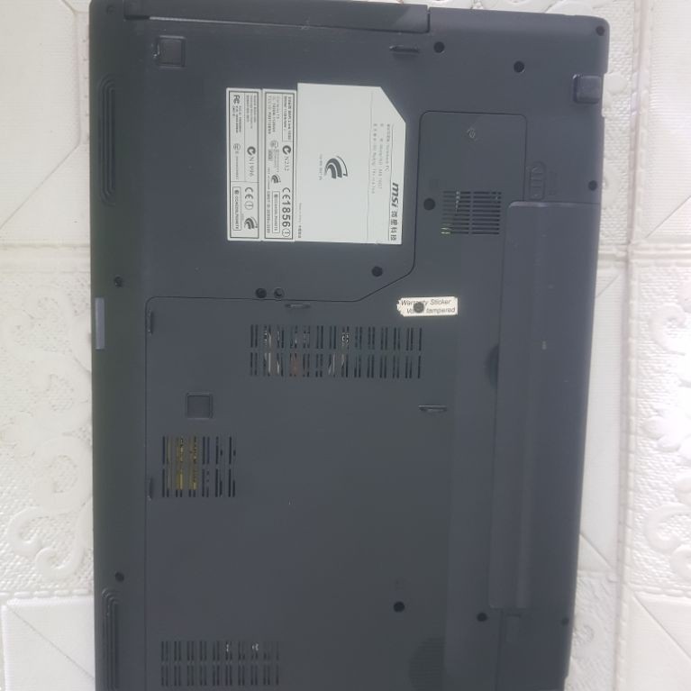 Laptop game MSI korea warna hitam bekas untuk jual