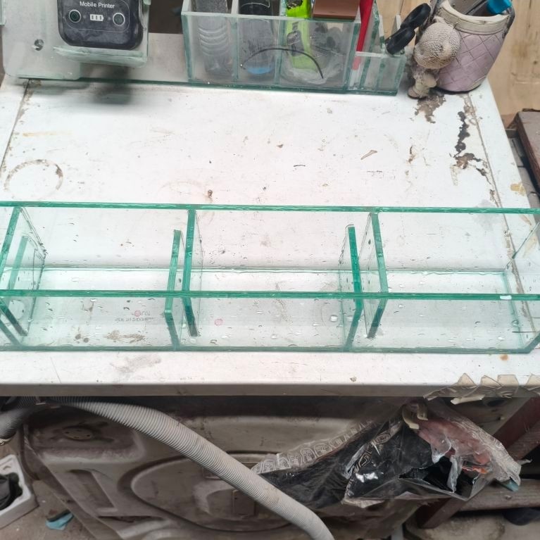 kotak filter / talang filter panjang 50 cm lebar 10 x 9 cm, tebal kaca 6 mm skat 3 dan 4 skat  merk 