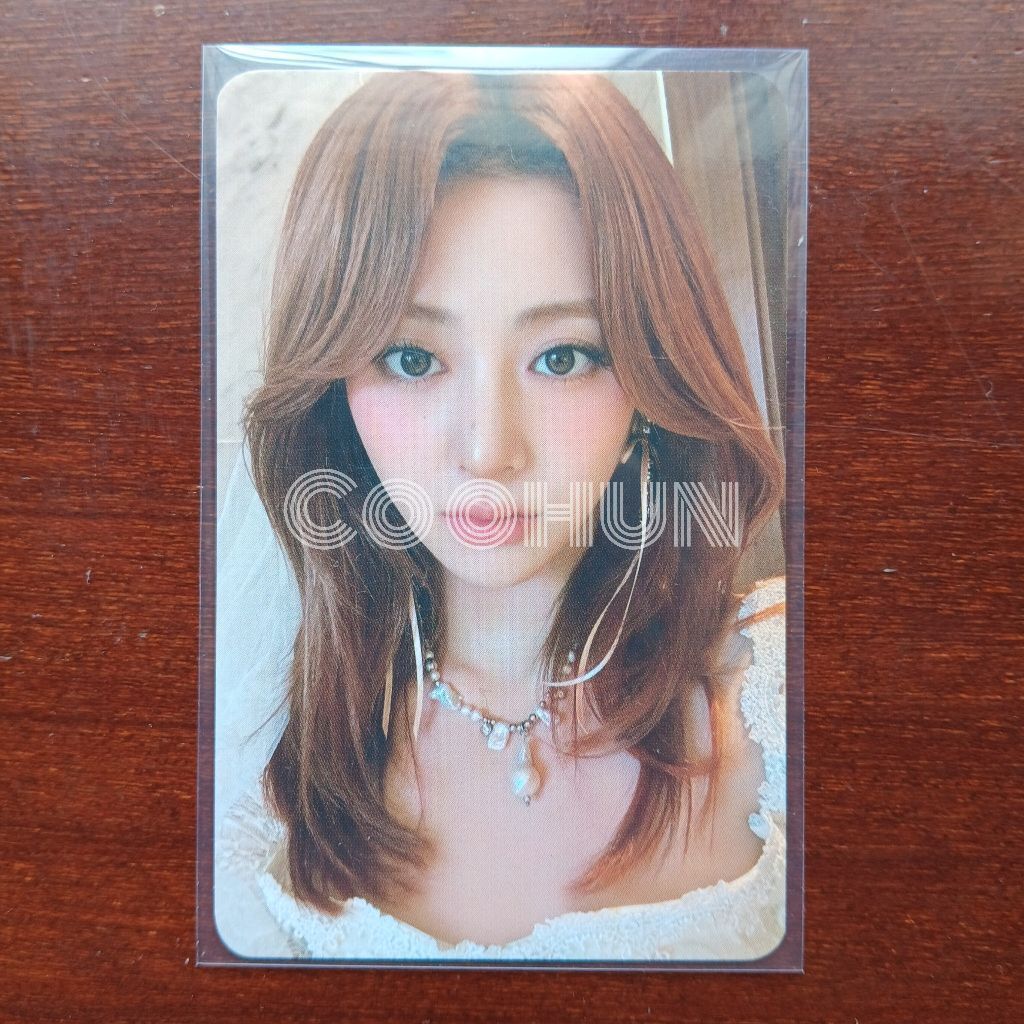 Le Sserafim Huh Yunjin Official Photocard Hot Ktown Fansign