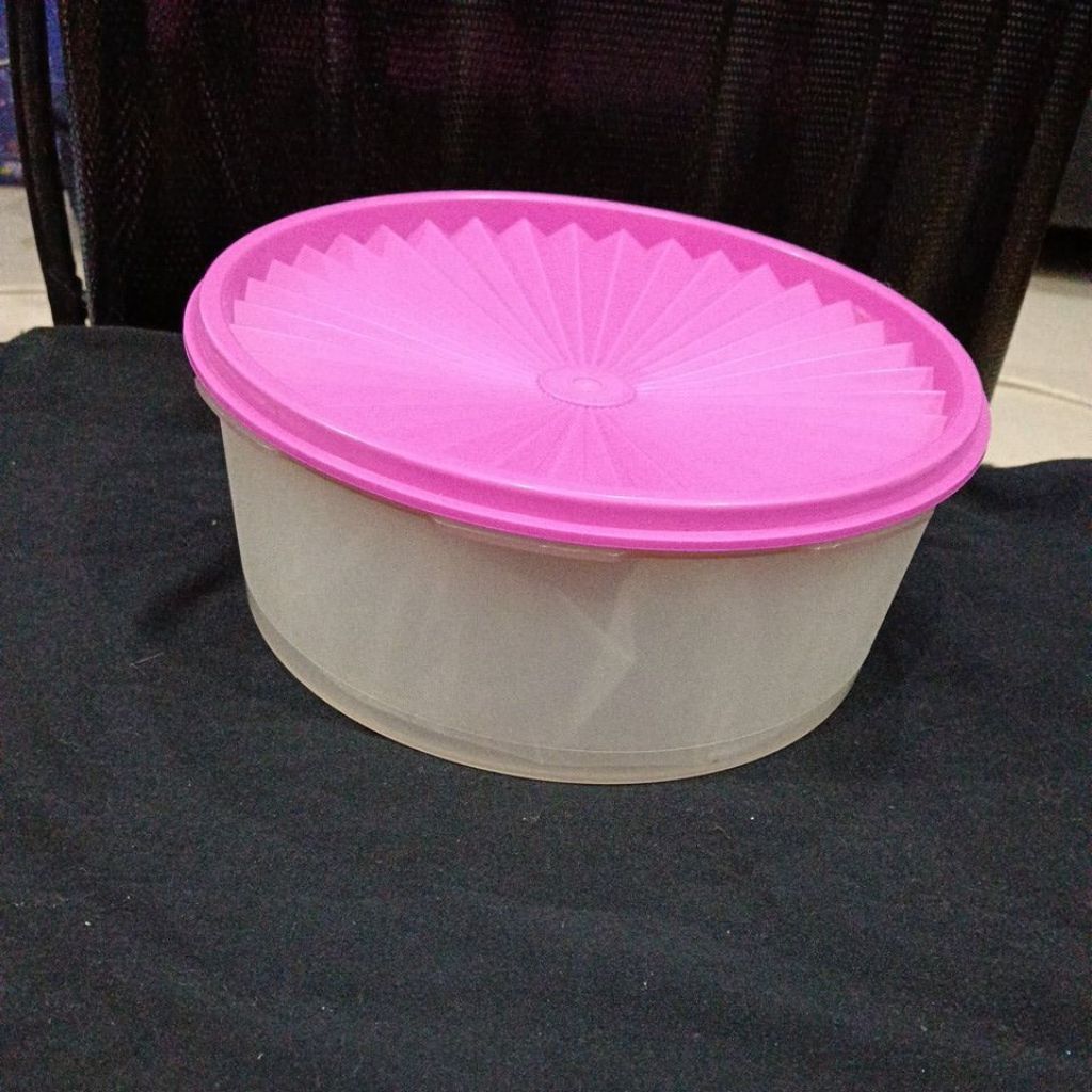 Preloved toples tupperware 2L
