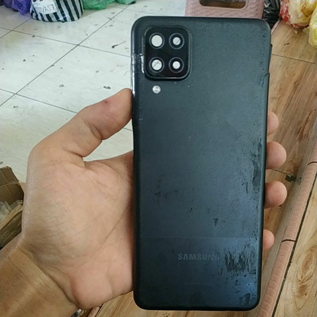 backdoor bekas Samsung a12 tanpa tombol tanpa fingerprint minus sesuai gambar
