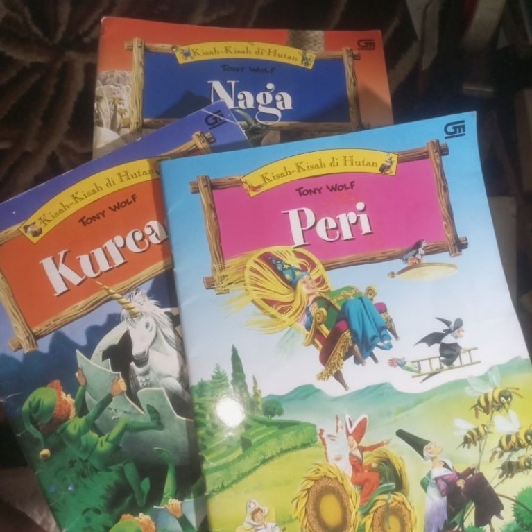 Kisah-kisah di Hutan/Tony Wolf, gramedia
