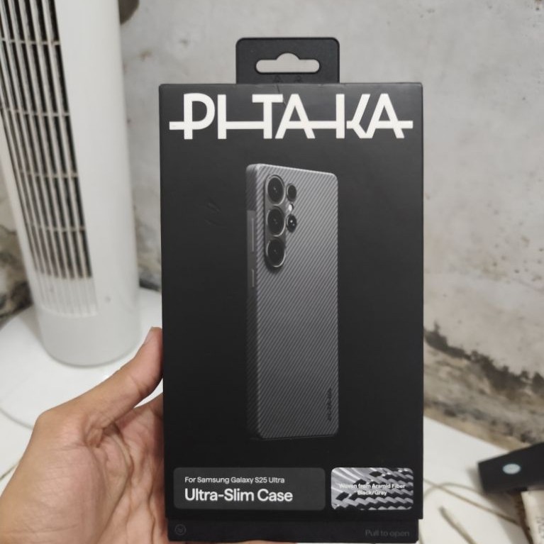 Pelindung HP PHTAKA Ultra-Slim Case untuk Samsung Galaxy S25 Ultra warna hitam