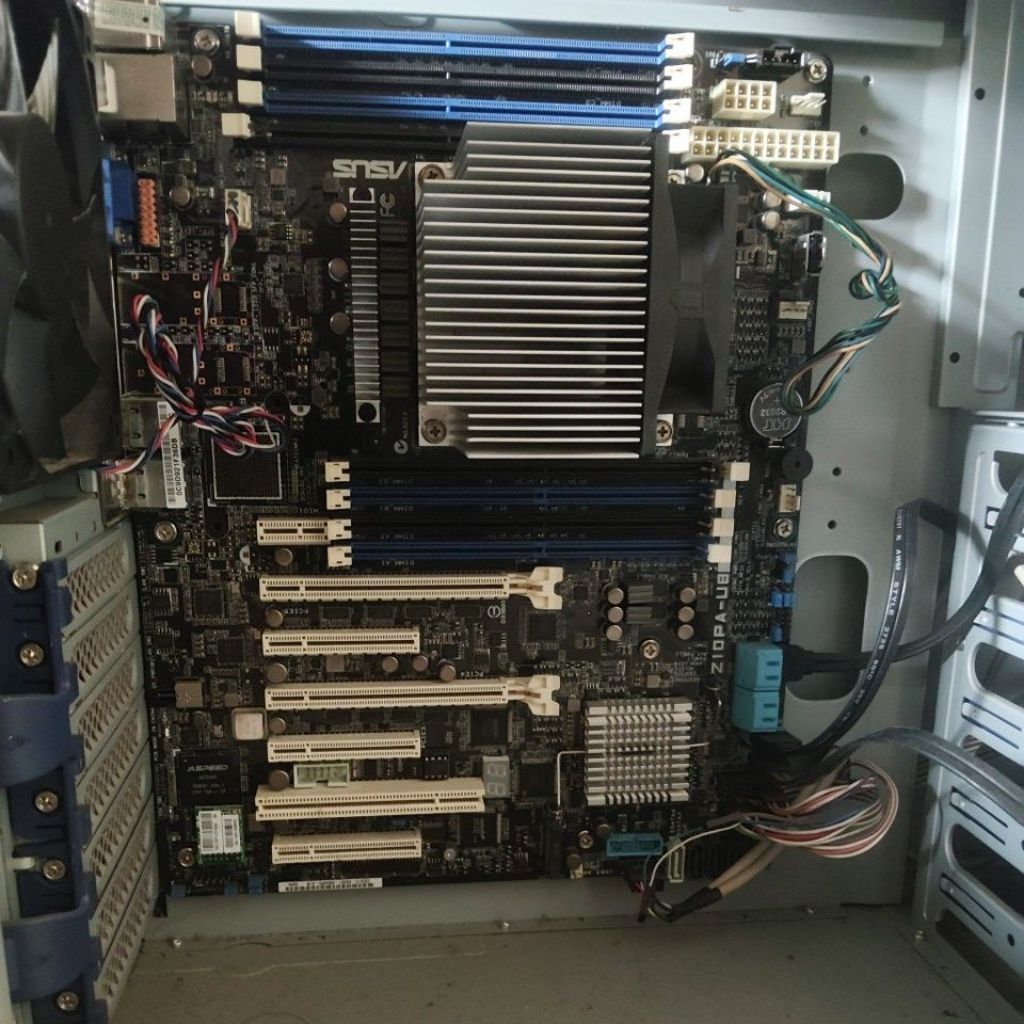 mainboard komputer server merk asus tanpa memory procesor Xeon minus muncul logo Asus aja