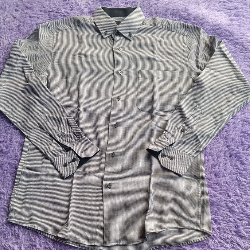 Kemeja Aaron gale salur