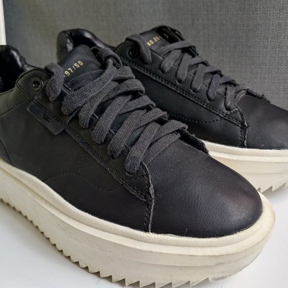 Sepatu Bershka 40/ 25cm second