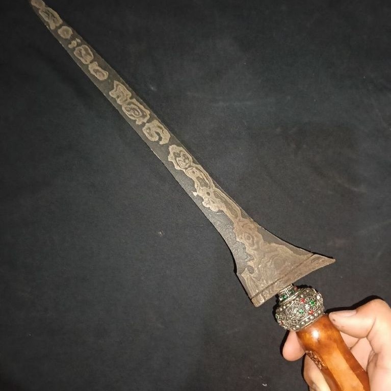 Keris Sepuh Pamor Pulotirto