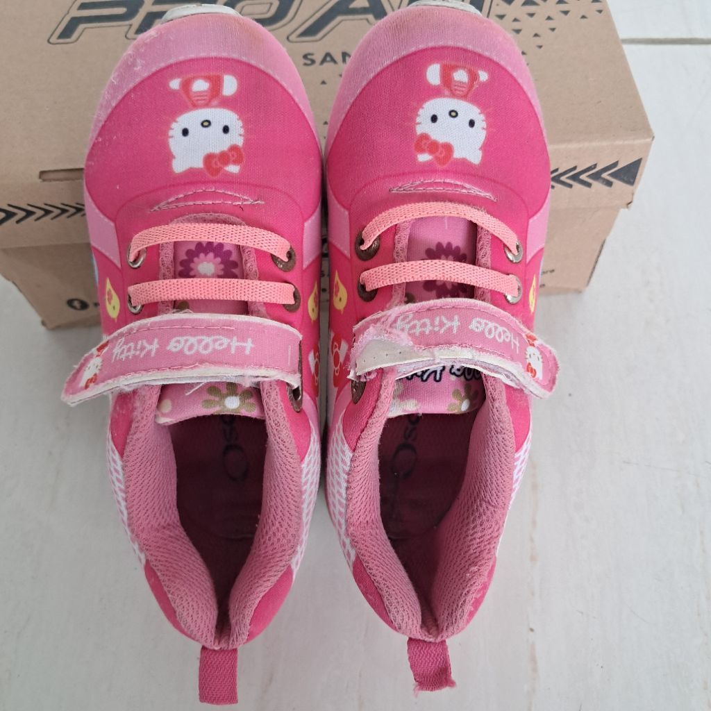 Sepatu Anak Perempuan Oscar Hello Kitty Preloved