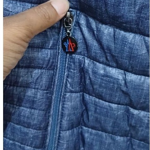 jaket cacing Moncler