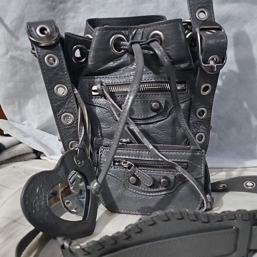 Balenciaga Le Cagole XS bucket bag PL