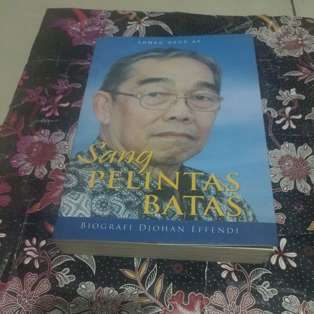 Buku Biografi Djohan Effendi, Sang pelintas Batas