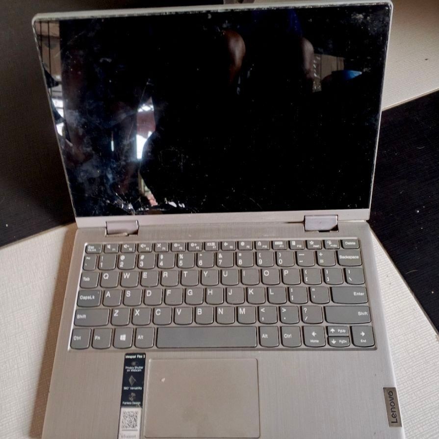 Lenovo Flex 3, bahan