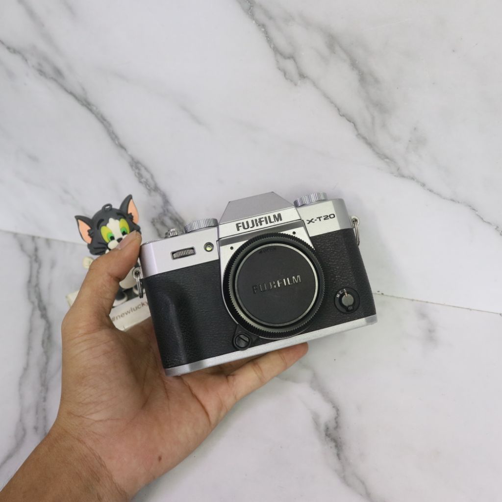 Fujifilm XT20 Kamera Mirrorless 24.3MP dengan Layar Sentuh Tilting