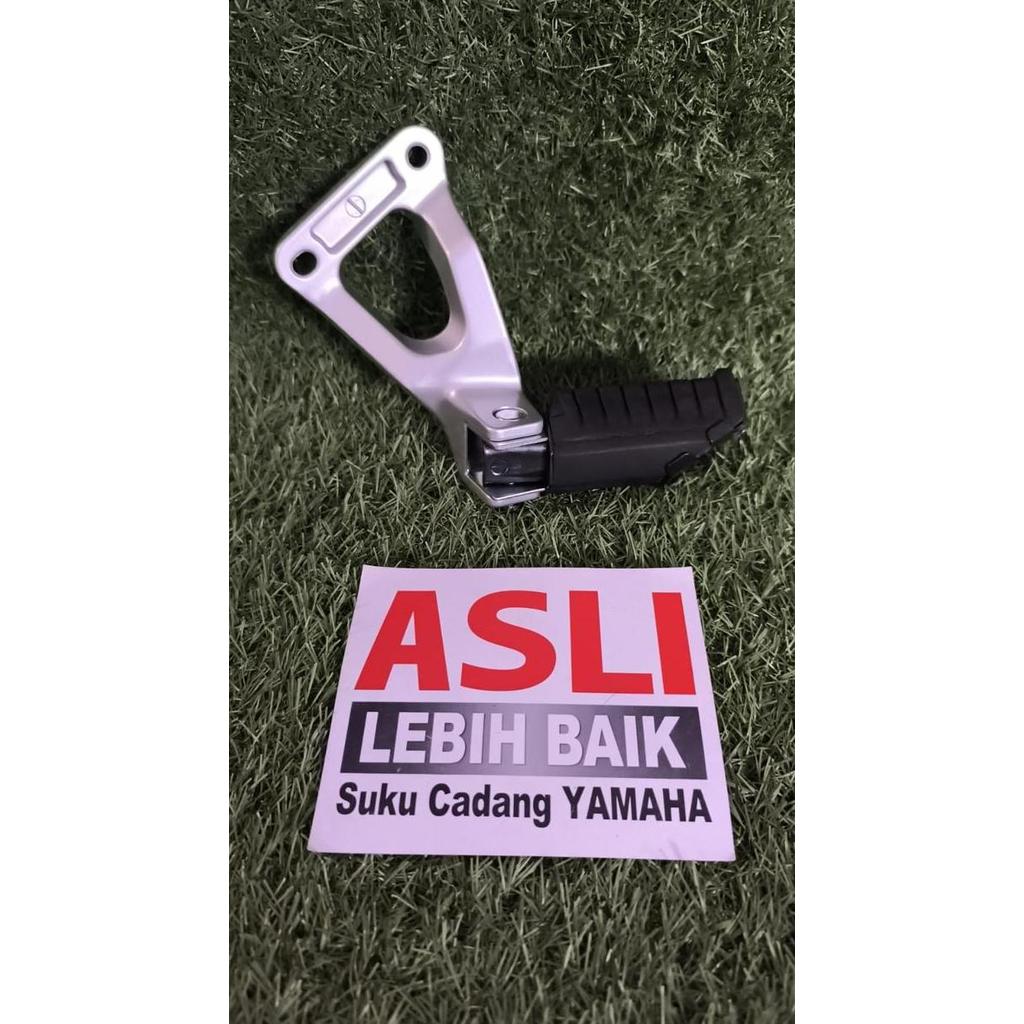 Dudukan Footstep Belakang Kiri Yamaha Mio Sporty 5TL-F7430-00
