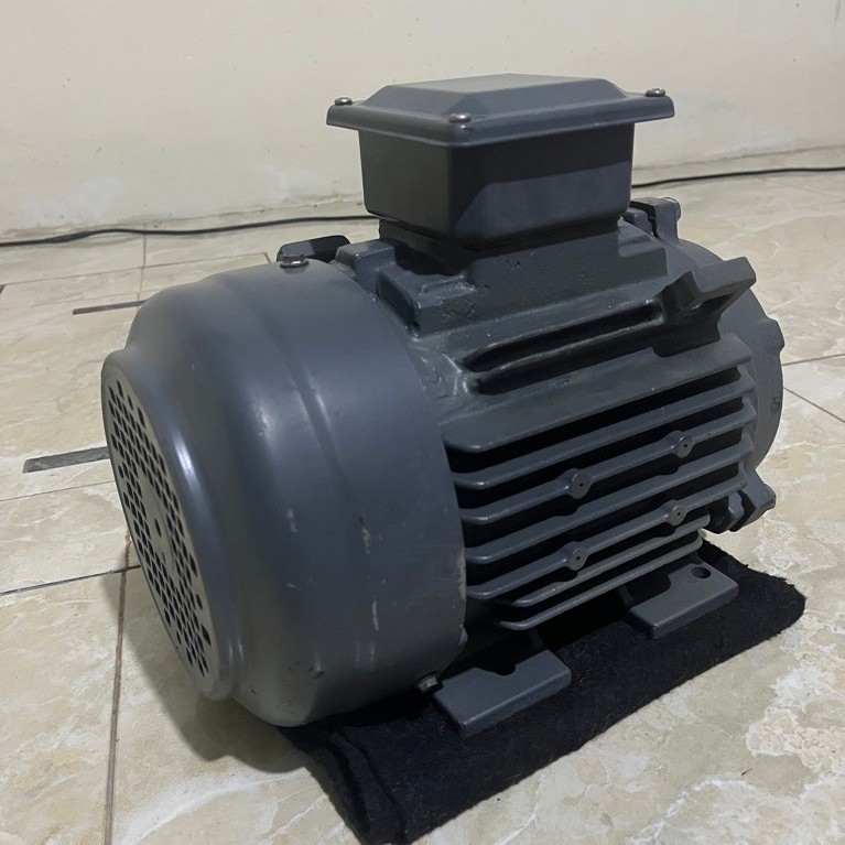 DINAMO 3phase  2hp rpm1.450
