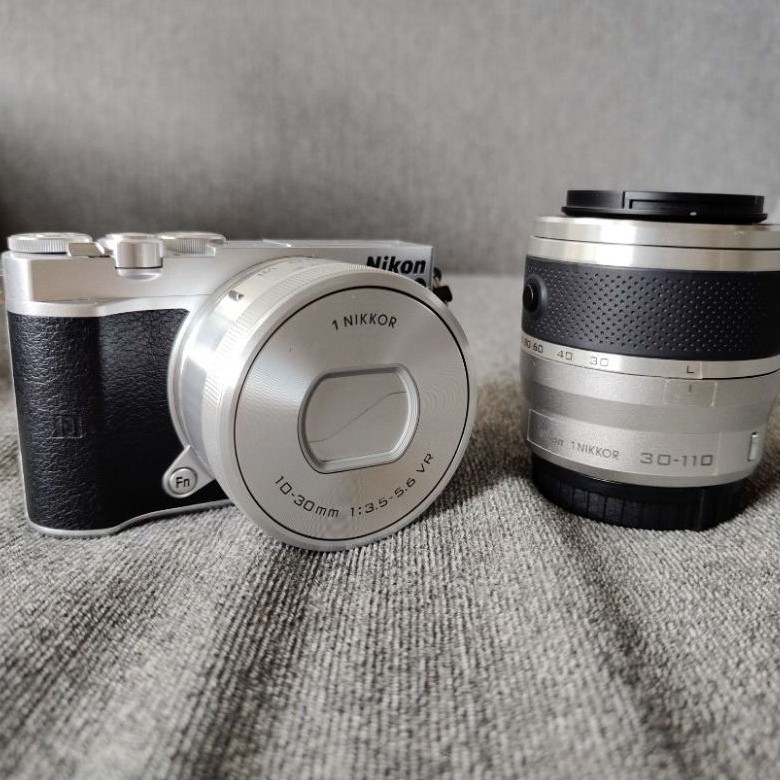 Nikon 1 J5 Silver Kit Tele Bekas
