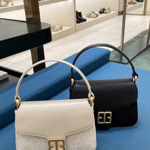 Tas wanita selempang Everbest original