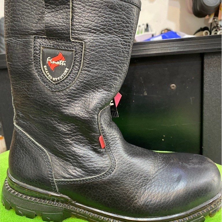 Sepatu boot kerja hitam Finotti safety boot pria model tinggi