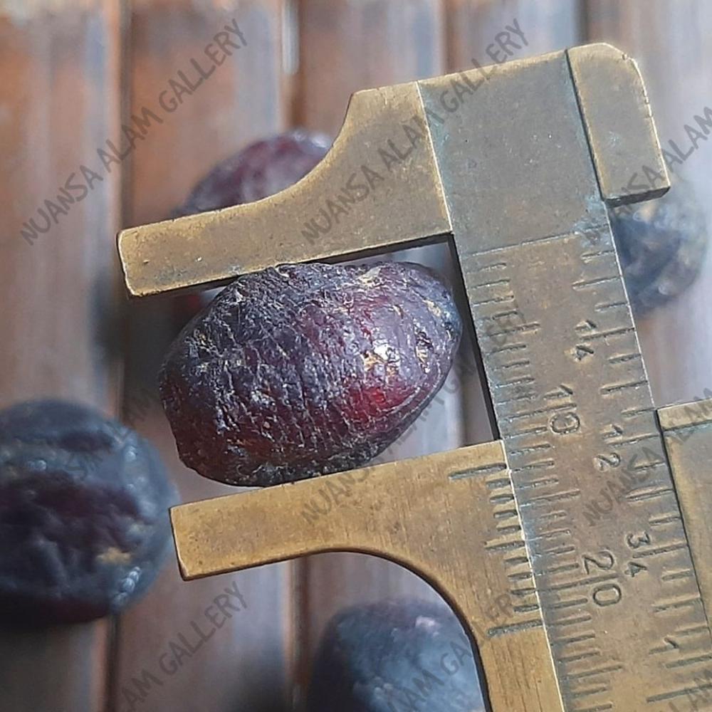 BIG SALE Batu Permata Merah Delima Nusantara Meteor Cyclops Papua Alami Natural Garnet Bentuk Bongka