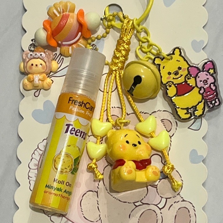 Roll On FreshCare Teens Minyak Aroma dengan Keychain Karakter Kuning