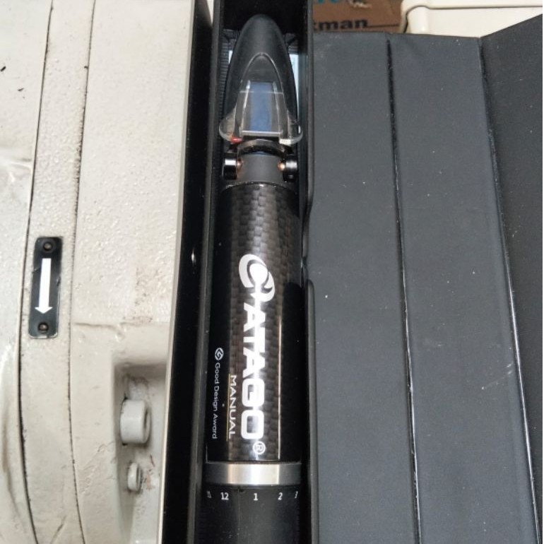 Refraktometer Brix ATAGO MANUAL dengan kotak penyimpanan warna hitam