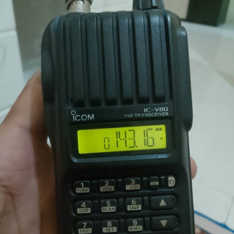 HT ICOM V80 VHF BEKAS ORIGINAL JAPAN UNIT ONLY MINUS POWER 2WATT UNIT SEGEL MULUS