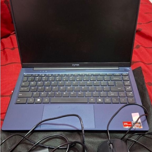 Laptop zyrex ryzen5