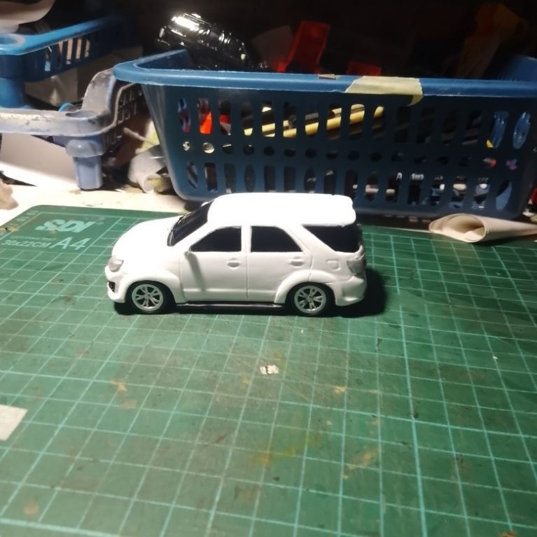 miniatur Toyota Fortuner