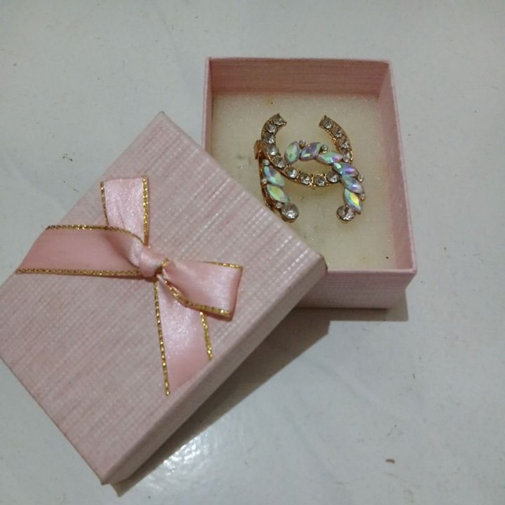 Bros Hijab Mewah Model Chanel Cermin Crystal Rhinestone Pelangi AB / Aksesoris Dada Kerudung Premium