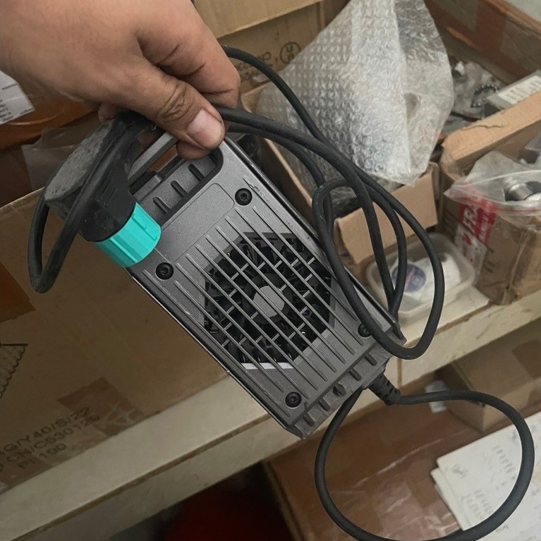 charger motor listrik