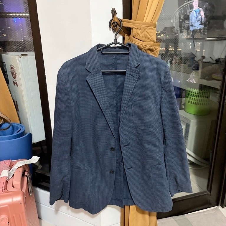 Uniqlo Men’s Navy Checkered Blazer Size M preloved