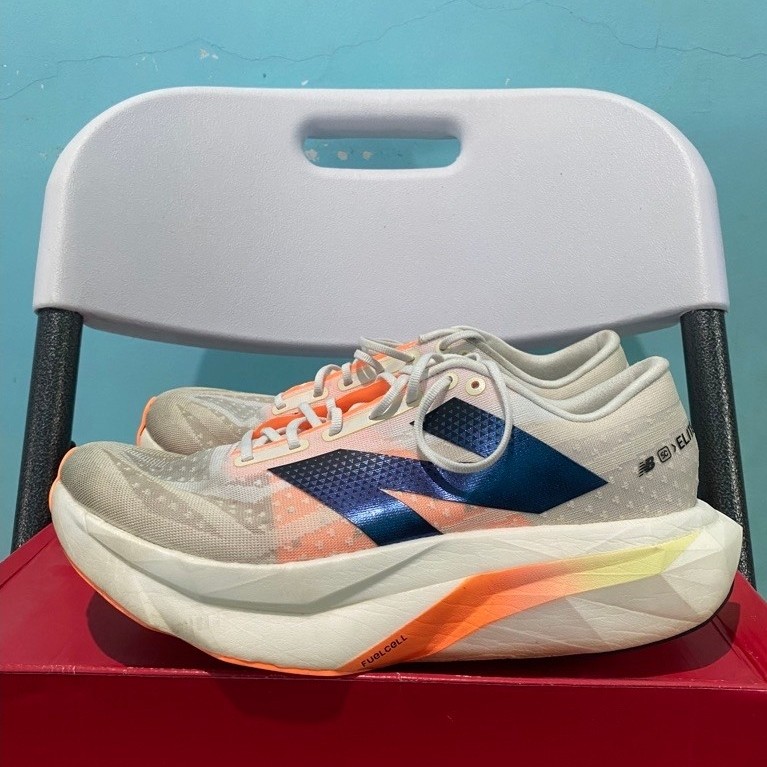 Sepatu Lari Pria NB FuelCell SuperComp Elite v4