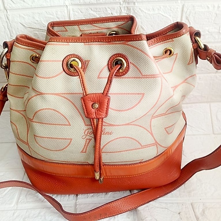 Gobelini drawstring Sling bag